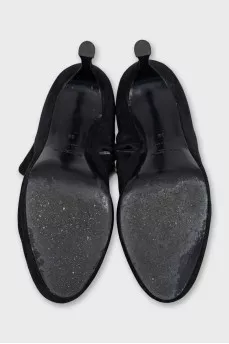 Insulated suede boots with heels