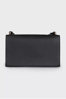 Leather bag with branded logo on the clasp