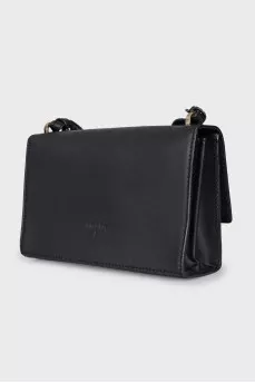 Leather bag with branded logo on the clasp