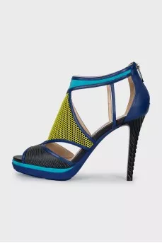 Leather sandals with a figured heel