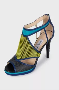 Leather sandals with a figured heel