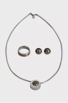 A set of pendant, ring and earrings