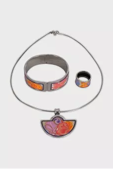 Set with enamel coating