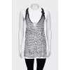 Loose-fitting top with a print