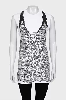 Loose-fitting top with a print