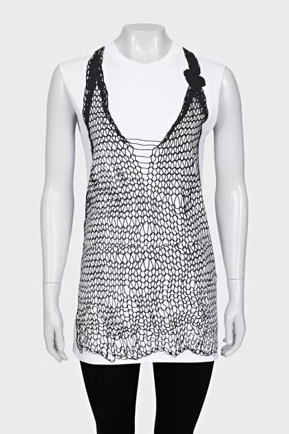 Loose-fitting top with a print