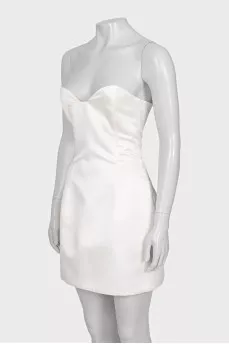 White mini dress with an open top