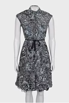 Sleeveless lace dress