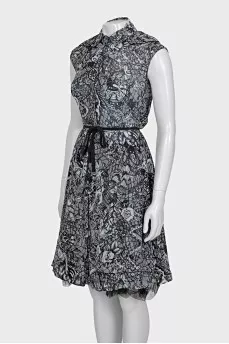Sleeveless lace dress