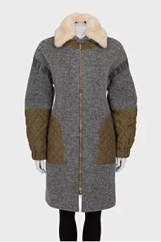 Fitted coat with a zipper
