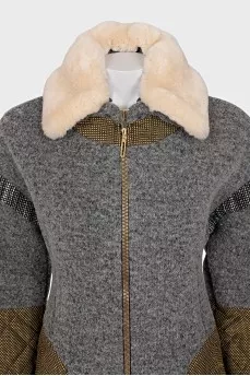 Fitted coat with a zipper