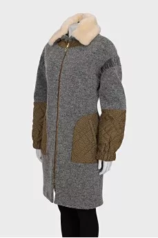 Fitted coat with a zipper