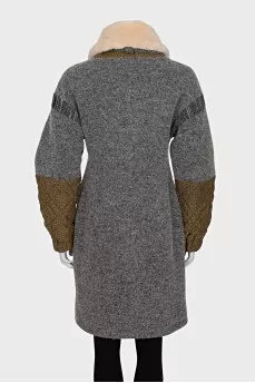 Fitted coat with a zipper