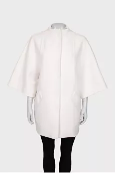Wool coat with wide sleeves