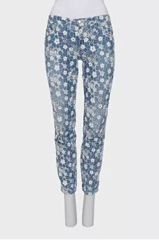 Jeans with perforations decorated with embroidery