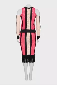 An openwork suit consisting of a top and a fringed skirt