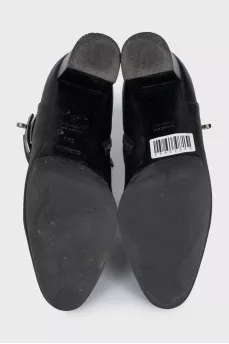 Leather ankle boots with a stable heel