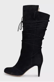 Suede boots decorated with laces