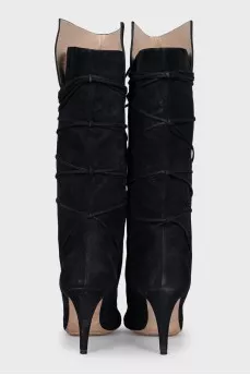 Suede boots decorated with laces