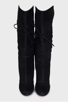 Suede boots decorated with laces