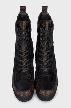Suede lace-up boots with print