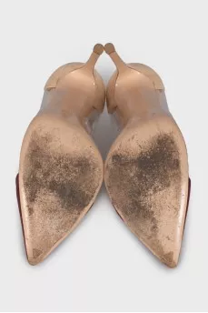 Suede shoes with silicone inserts