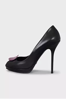 Leather shoes with pink decor