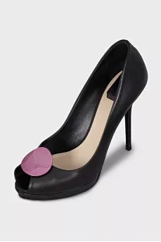 Leather shoes with pink decor