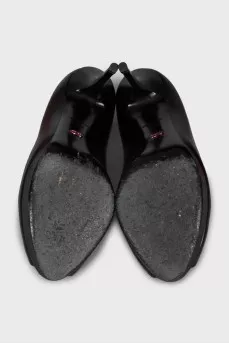 Leather shoes with pink decor