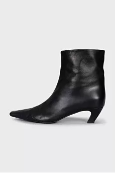 Leather ankle boots with a square toe heel