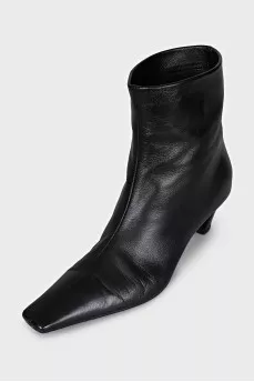 Leather ankle boots with a square toe heel