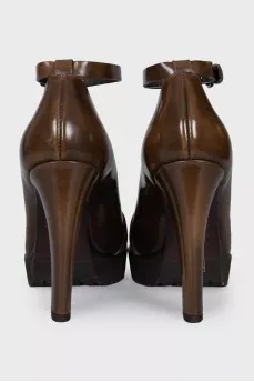 Brown shoes with a strap