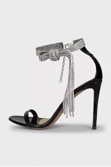 Patent leather sandals with crystals