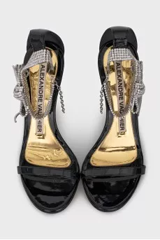 Patent leather sandals with crystals
