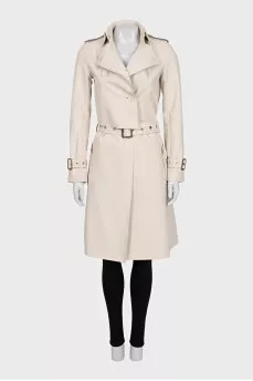 White double-breasted trench coat