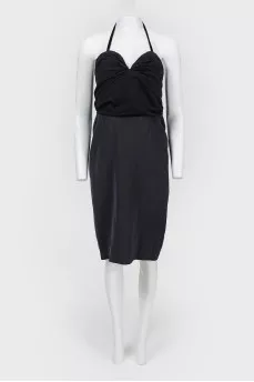 Dress with an open back with a zipper