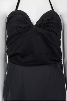Dress with an open back with a zipper
