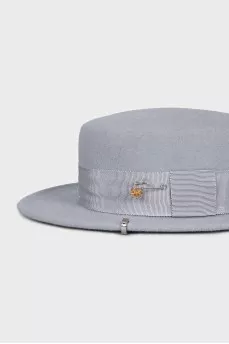 Felt hat with chain
