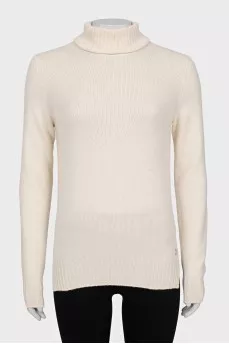 White turtleneck sweater