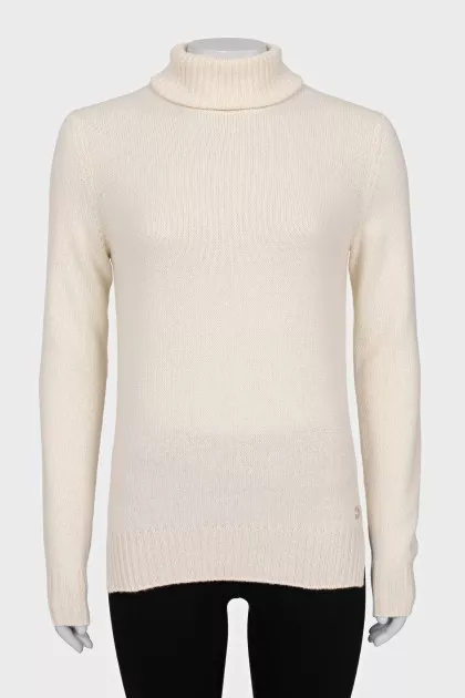 White turtleneck sweater