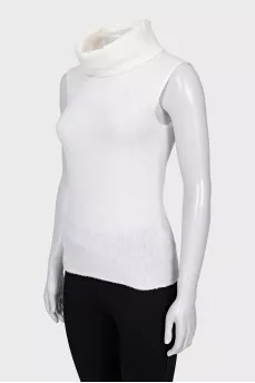 Sleeveless turtleneck sweater