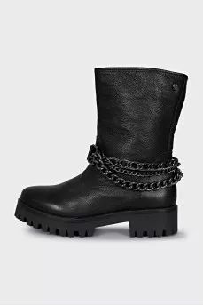 Leather boots with chains