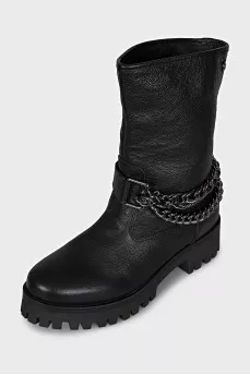 Leather boots with chains
