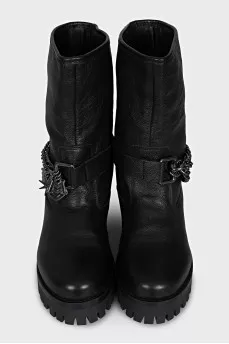 Leather boots with chains