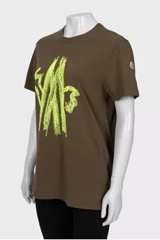 Green T-shirt with embroidery