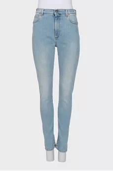 Skinny jeans with a patch on the pocket