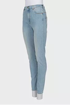 Skinny jeans with a patch on the pocket