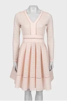 Fitted dress with a zipper at the back