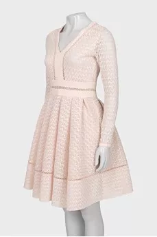 Fitted dress with a zipper at the back