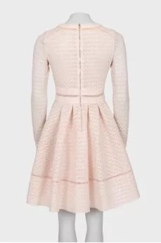 Fitted dress with a zipper at the back
